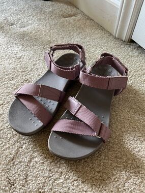 Vionic Strappy Sandals in Mauve Pink